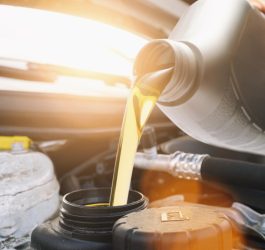 Alegerea uleiului de motor: Ghidul tău înțelept