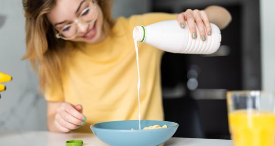 Cum se face trecerea de la lapte praf la mâncare solidă
