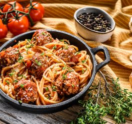 Paste cu pui și sos carbonara  – Rețeta tradițională italiană