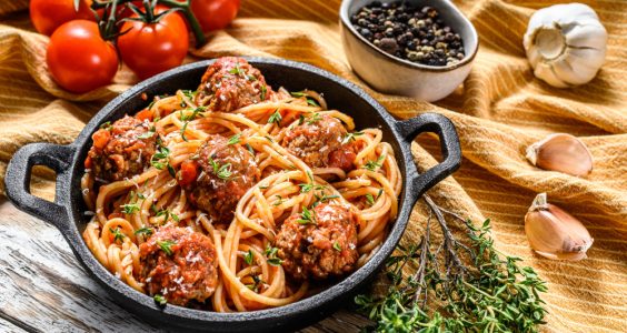 Paste cu pui și sos carbonara  – Rețeta tradițională italiană