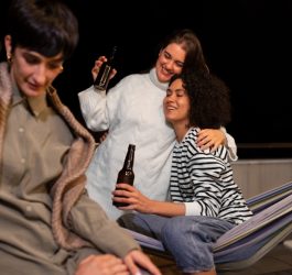 Filme comedie tari: selecții garantate să te facă să râzi