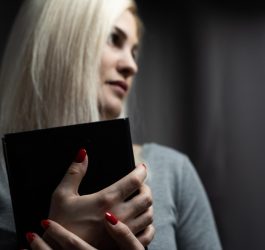 Seriale despre societăți secrete și culte