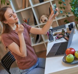 Cum să recreezi ținute de succes cu buget redus inspirate de influenceri