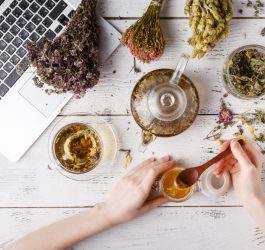 Ceaiurile: Licoarea naturală pentru relaxare și sănătatea mentală