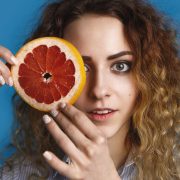 Cum să îți protejezi pielea printr-o alimentație bogată în antioxidanți