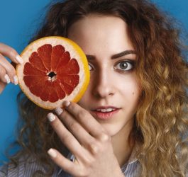 Cum să îți protejezi pielea printr-o alimentație bogată în antioxidanți
