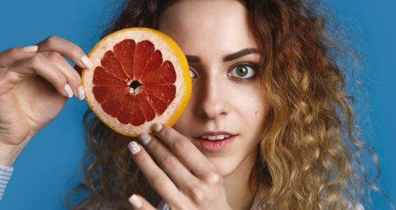 Cum să îți protejezi pielea printr-o alimentație bogată în antioxidanți