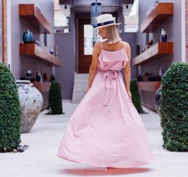 Hainele cu pliuri arhitecturale în outfituri moderne