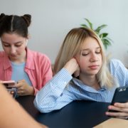 Ce înseamnă bullying? Cum recunoști agresiunea psihologică
