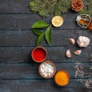 Elemente care reduc inflamația prin ierburi și condimente naturale
