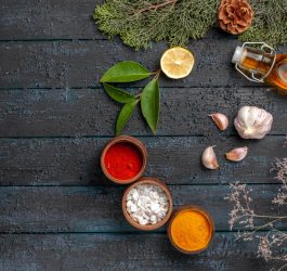Elemente care reduc inflamația prin ierburi și condimente naturale