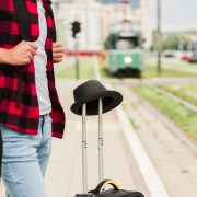 Cum vizitezi un oraș fără să folosești transport