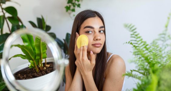 Trucuri pentru un machiaj natural care pune trăsăturile în valoare