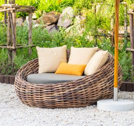 Grădini cu zone de relaxare pe pietriș decorativ