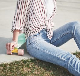 Ghid pentru alegerea pantalonilor perfecți pentru toate formele corpului