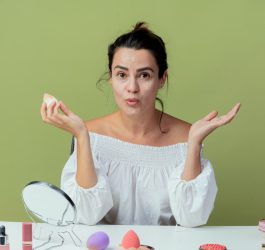 7 obiceiuri zilnice care îți pot afecta frumusețea pielii
