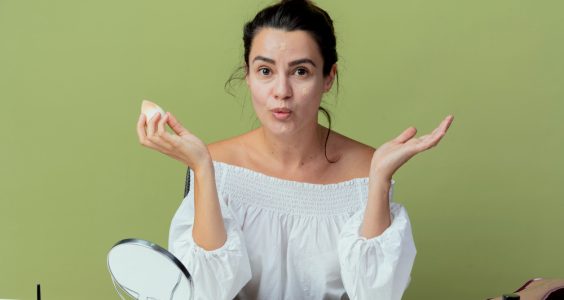 7 obiceiuri zilnice care îți pot afecta frumusețea pielii