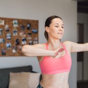 Exerciții pentru îmbunătățirea posturii umerilor Exerciții pentru îmbunătățirea posturii umerilor