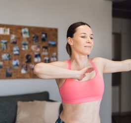 Exerciții pentru îmbunătățirea posturii umerilor