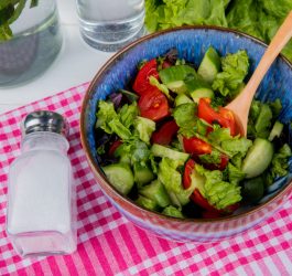 Idei de salate consistente care chiar țin de foame