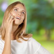 Cum îți îngrijești tenul sensibil fără să-l agresezi Cum îți îngrijești tenul sensibil fără să-l agresezi